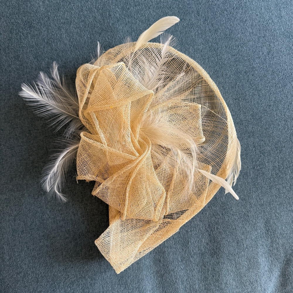 Elegant Cream Fascinator with Feathers